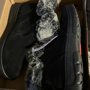 Boots/shoes for all around the year